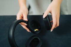 Opravitelná bezdrátová sluchátka Irvine z RCS recykl. plastu černá