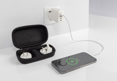 Cestovní nabíječka TravelCharge Pro s USB C z RCS plastu bílá, černá